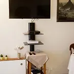 Les Ibis Location Entre Et Montagne Τουλόν