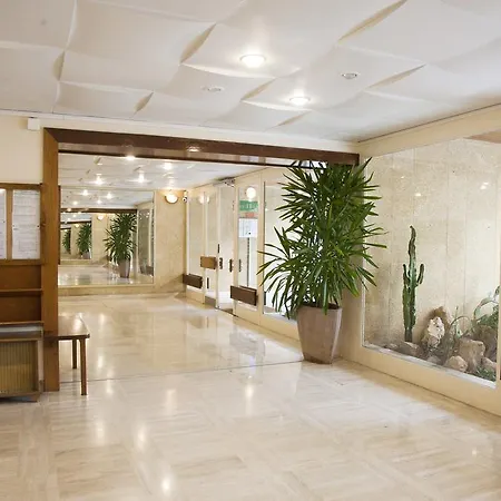 Les Ibis Location Entre Et Montagne Τουλόν